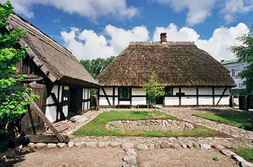 Mini skansen (zagroda rybacka) przy muzeum