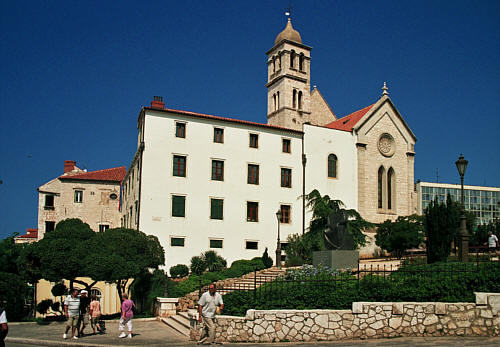 Kościoł i klasztor franciszkanów z XIV wieku