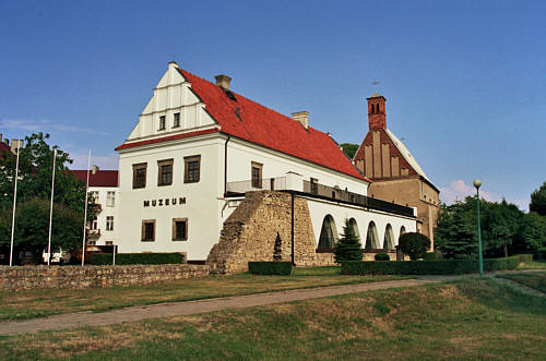 Dawny budynek klasztorny bernardynek z XVII wieku a dziś Muzeum Ziemi Wieluńskiej