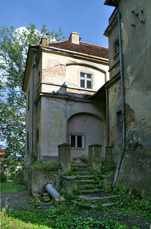 Mojęcice - Tylne wejście do dworu