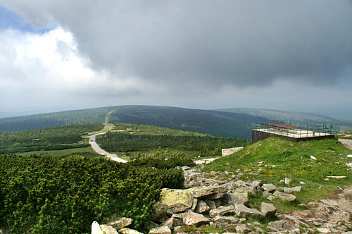 Widok w kierunku zachodnim, po prawej platforma widokowa