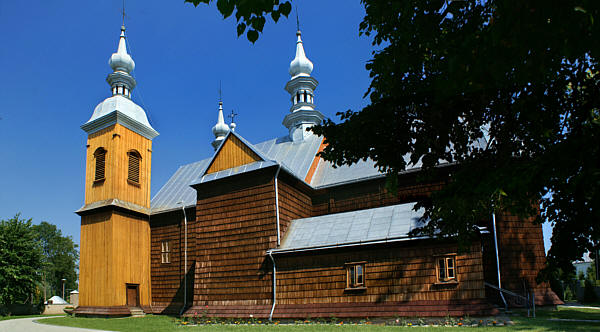 Kościół parafialny pw. Wniebowzięcia Najświętszej Marii Panny wzniesiony w poł. XVII w. i przebudowany w 1760 r.