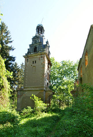 Wysoka wieża pałacowa