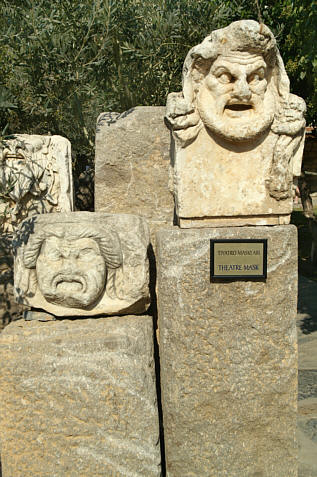 Antyczne maski teatralne