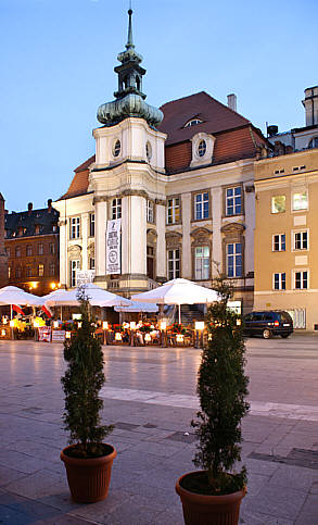 Barokowy Stary Ratusz z I poł. XVIII