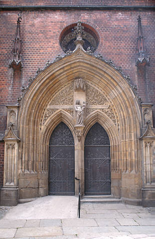 Gotycki portal w katedrze
