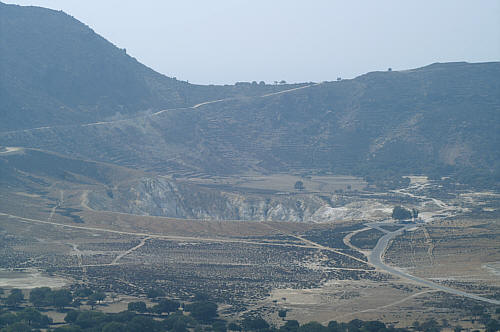 Krater z oddali