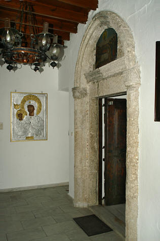 Portal w monastyrze