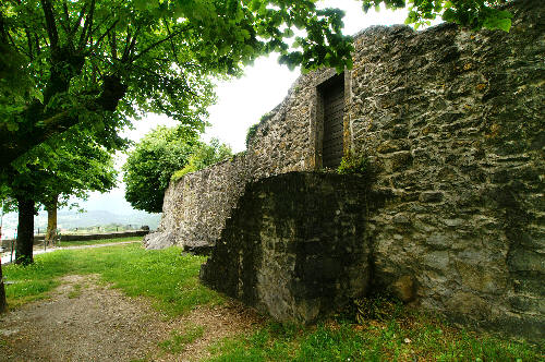 Mur obronny
