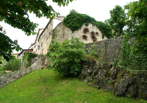 Buzet - Fortyfikacje i domy mieszkalne starego miasta