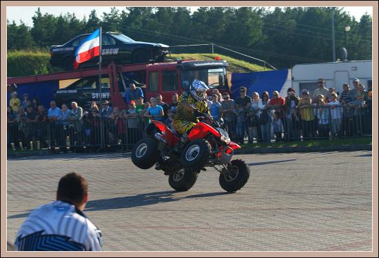 Pokazy kaskaderskie w Mrongoville