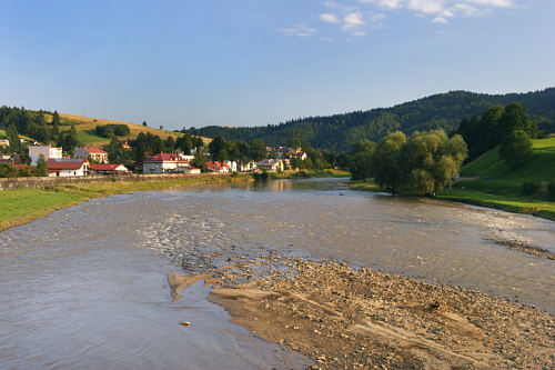 Rzeka Poprad przepływająca przez Muszynę