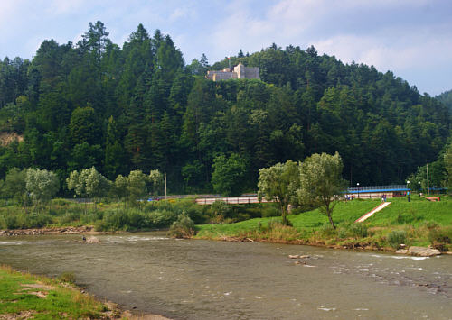 Poprad i średniowieczny zamek biskupi na wzgórzu
