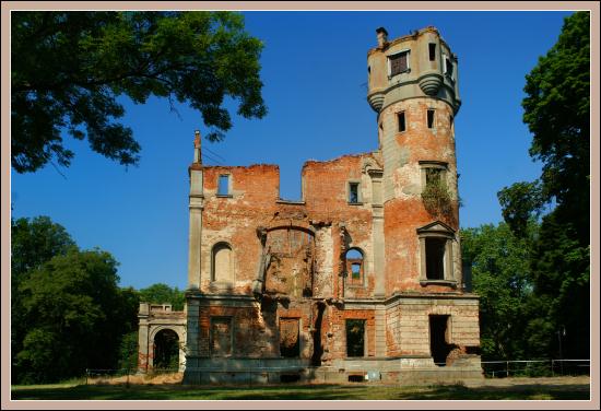Pałac przebudowany z dworu obronnego z 1595 r.