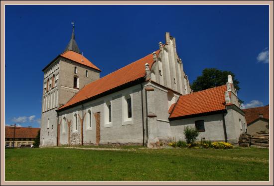 Gotycki kościół z XV wieku, przebudowany.