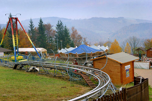 Park rozrywki ze zjeżdżalnią grawitacyjną